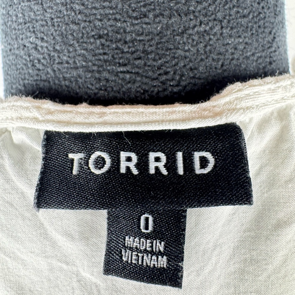 Torrid White Sleeveless Blouse w/ Embroidered Details - Picture 4 of 7